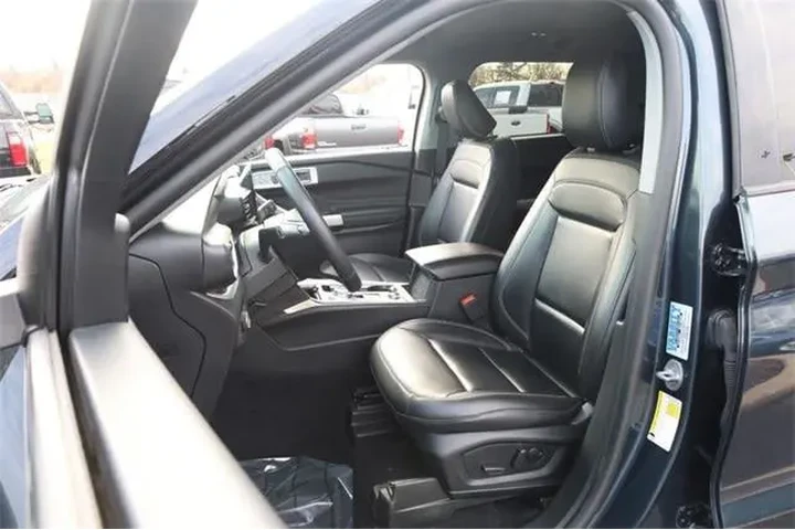 $30950 : Ford Explorer 2023 AWD XLT 4 image 10