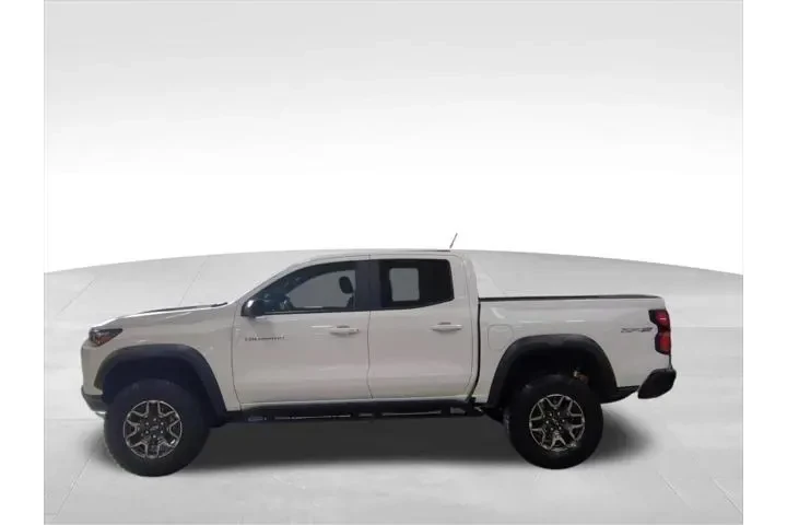 $60 : Chevrolet Colorado 2024 4x4 image 2