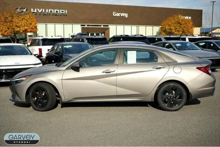 $20921 : Hyundai ELANTRA 2023 SEL 4dr image 2