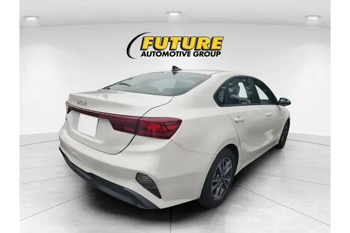 $23999 : Kia Forte 2023 LX 4dr Sedan image 3