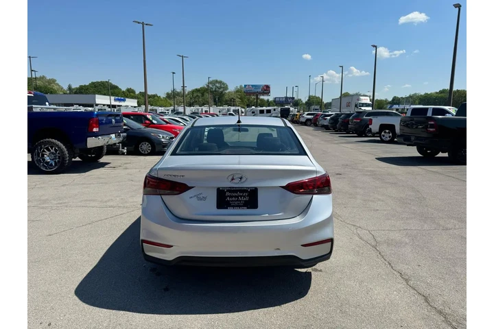 $6980 : 2018 Accent SE Sedan Manual image 3