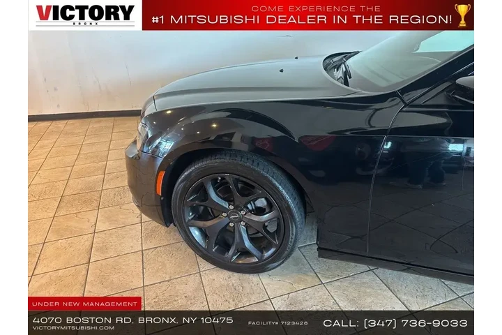 $17865 : Chrysler 300 2022 S V6 4dr S image 8