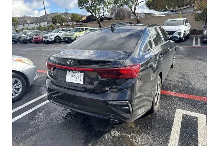 $15490 : Kia Forte 2021 LXS 4dr Sedan image 3