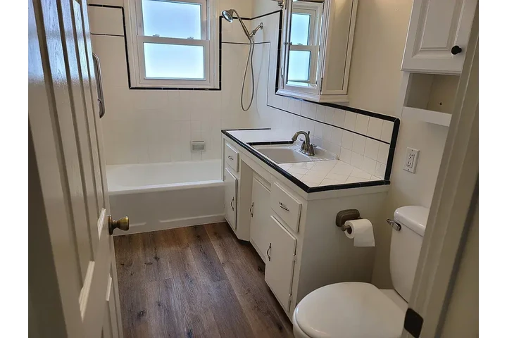 $900 : Home Rent .. Orange, CA image 6