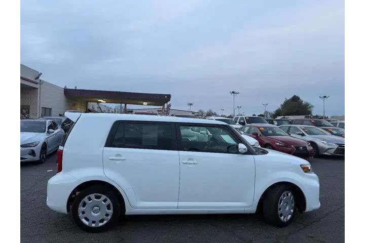 $13889 : Scion xB 2015 4dr Wagon 5M image 8
