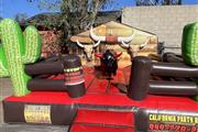 Farm table-mechanical bulls en Orange County