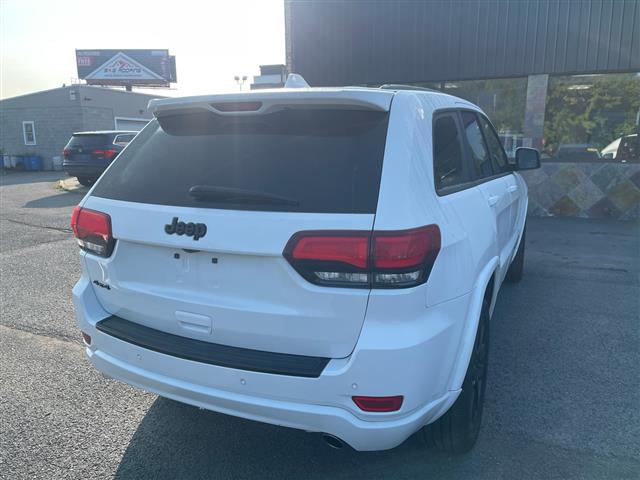 $15900 : 2018 Grand Cherokee image 6