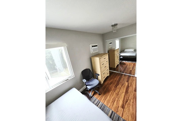 $1200 : Renta de Habitación Lynwood image 3