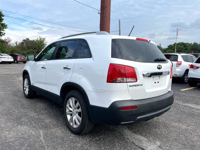 $7495 : 2011 Sorento LX image 8