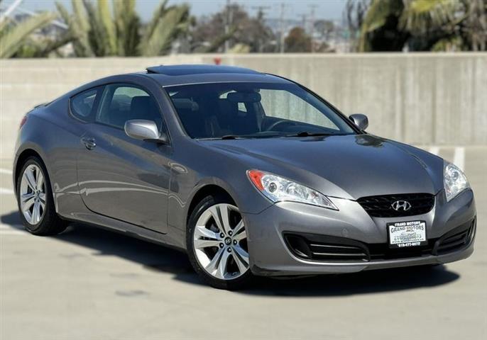 $9800 : 2012 Genesis Coupe image 3