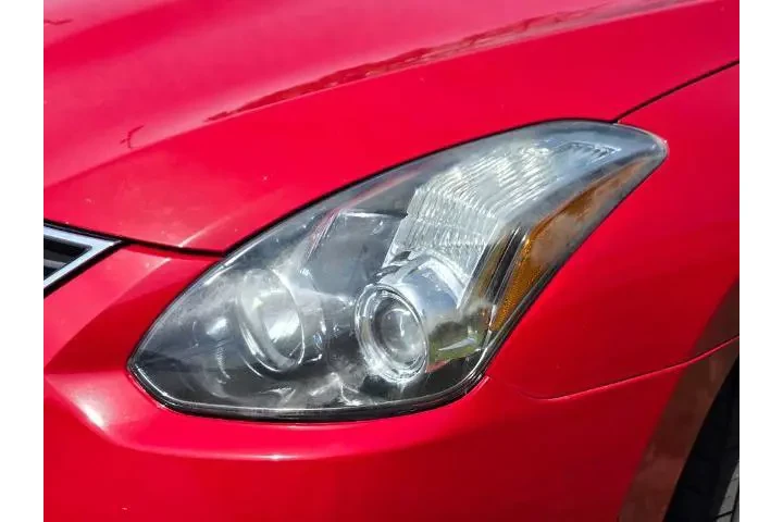 $9996 : Nissan Altima 2010 3.5 SR 2d image 5