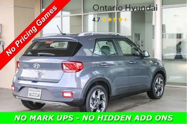 $20862 : Hyundai VENUE 2025 SEL 4dr C image 8