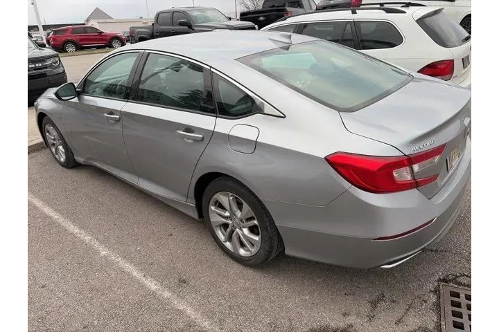 $17088 : Honda Accord 2018 LX 4dr Sed image 2