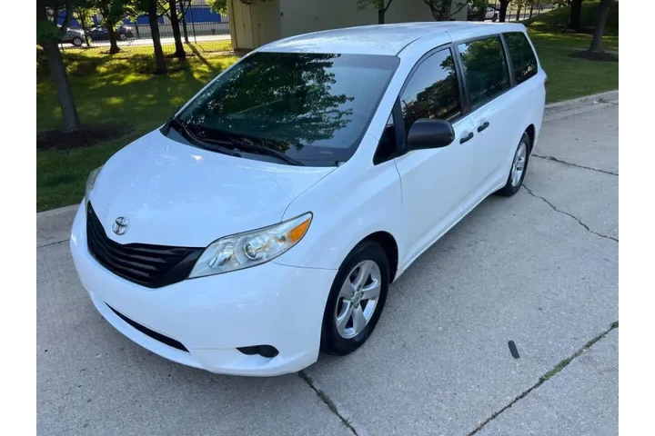 $9997 : 2015 Sienna L 7-Passenger image 8