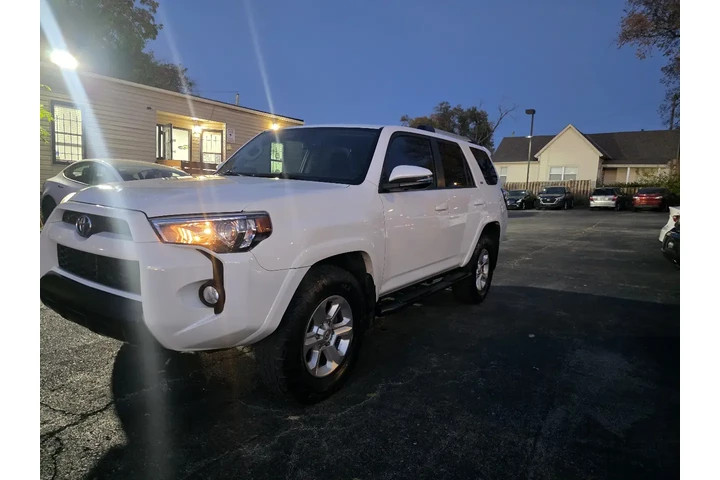 $23000 : 2019 4Runner SR5 4WD image 2