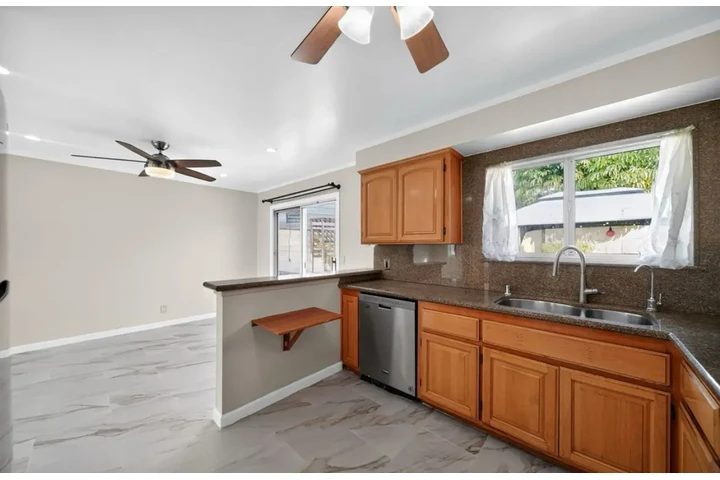 $2475 : 3 Bedroom House In Inglewood image 5