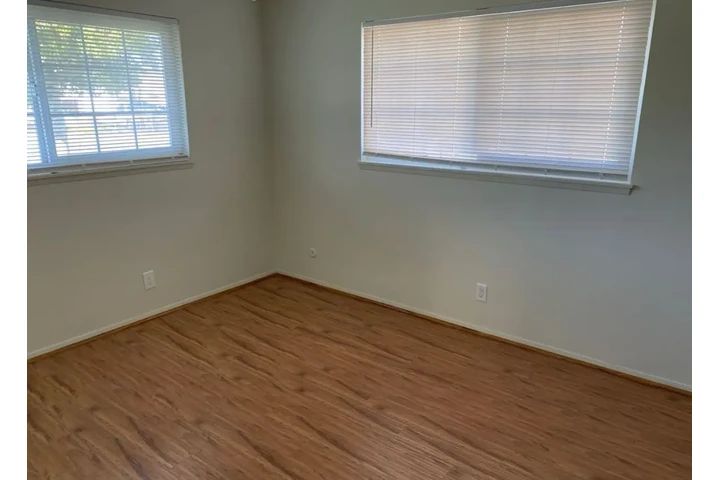 $2450 : 3 Bed 2Bath Home in Montebello image 6