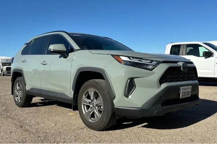 $29888 : Toyota RAV4 2022 XLE 4dr SUV image 2