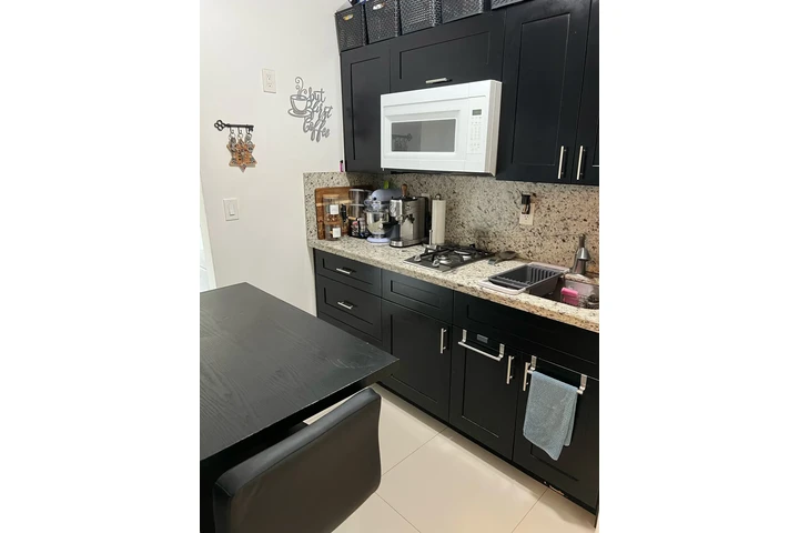 $1600 : Efficiency en Kendall image 6
