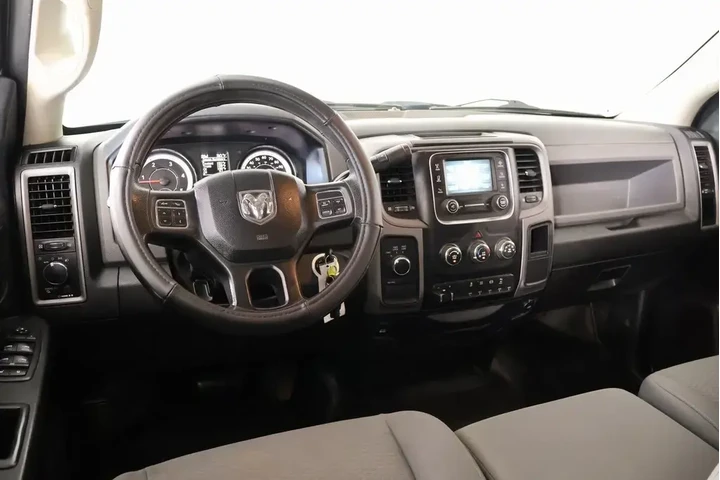 $37993 : Ram 3500 2017 4x4 Tradesman image 2