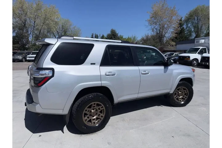 $32997 : 2022 4Runner SR5 image 3