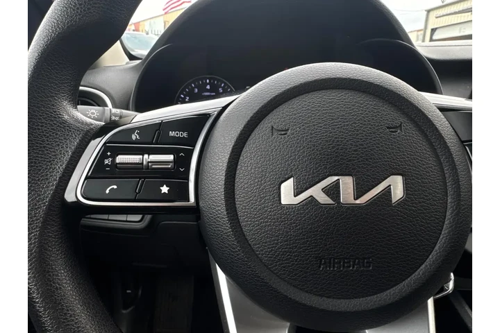 2024 Forte LX image 8