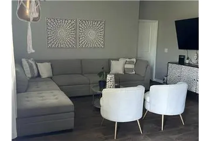 $3000 : Rental property with 5 bedro image 3