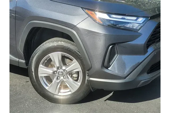 $29688 : Toyota RAV4 2022 AWD XLE 4dr image 10