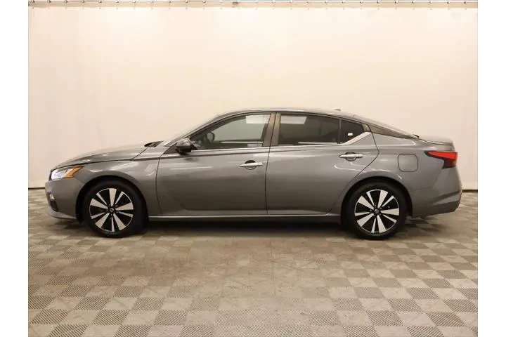 $17511 : Nissan Altima 2022 2.5 SV 4d image 2