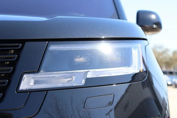 $96996 : 2023 Range Rover SE image 7