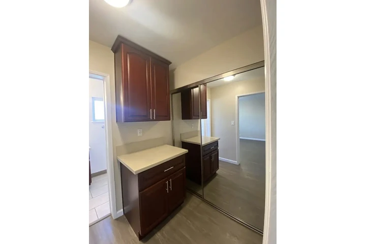 $1300 : apartment in a controlled area image 8