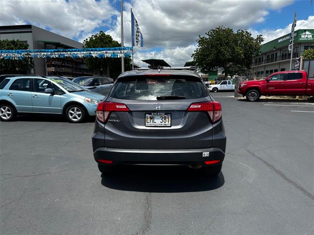 2017 HR-V image 4