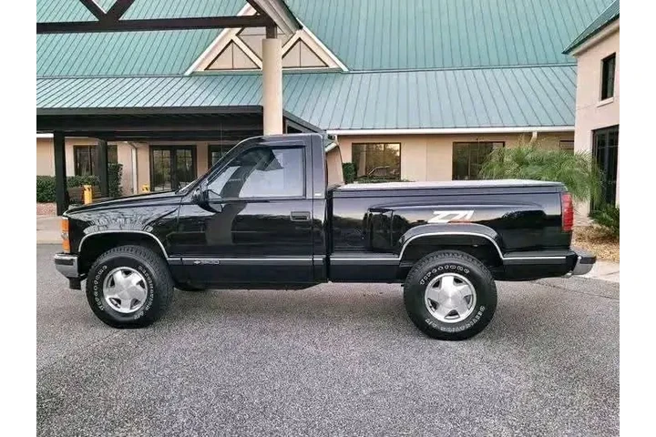 $2500 : Very nice truck and runs well image 9