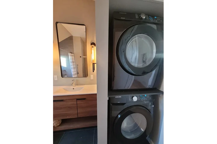 $3150 : 3 bedroom house available image 4