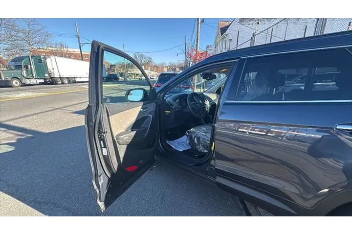 $10995 : Hyundai SANTA FE 2017 AWD SE image 10