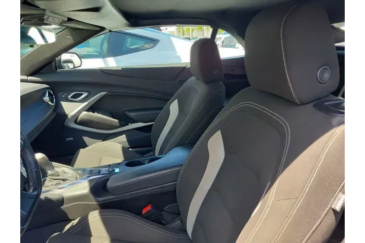 $28990 : Chevrolet Camaro 2023 LT 2dr image 10