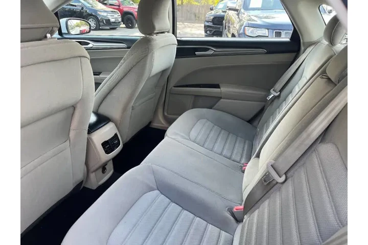 $10950 : 2019 Fusion SE image 8