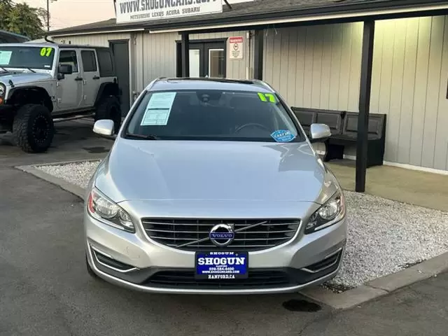 $12295 : 2017 V60 T5 Premier image 3