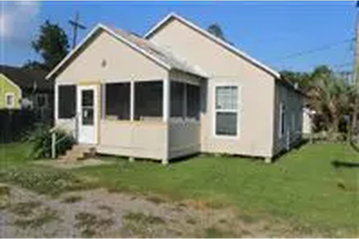 $560 : Rental property with 2 bedro image 1
