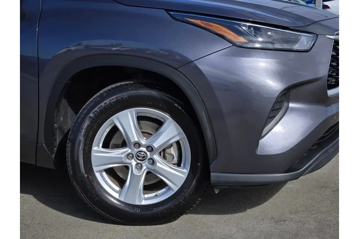 $34988 : Toyota Highlander 2023 L 4dr image 9