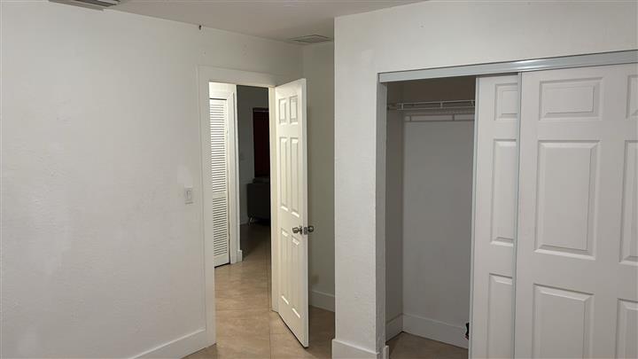 $850 : Rento cuarto en Hialeah $850 image 1