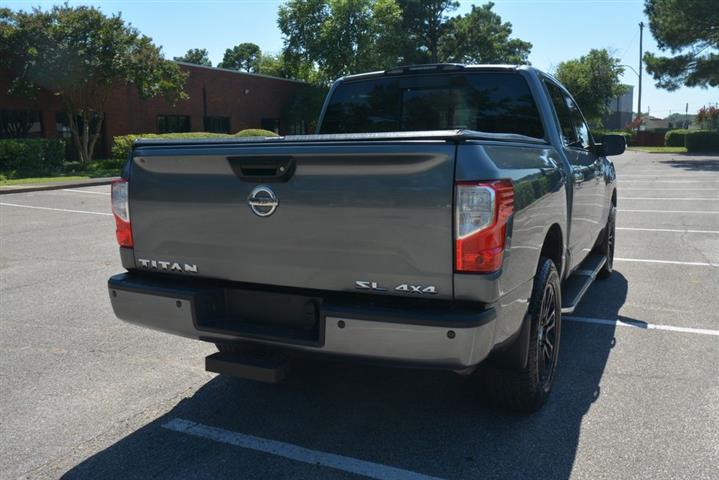 2017 Titan SL image 7