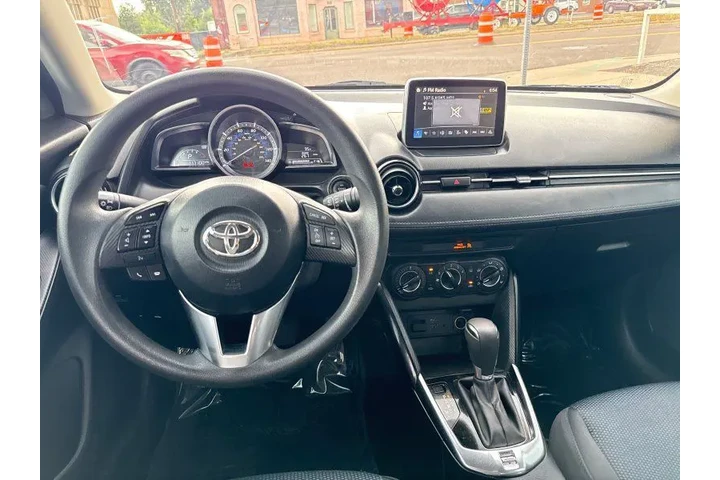 $9995 : 2017 Yaris iA Base image 6