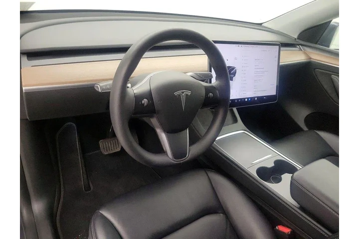 $28998 : Tesla Model Y 2023 AWD Long image 9