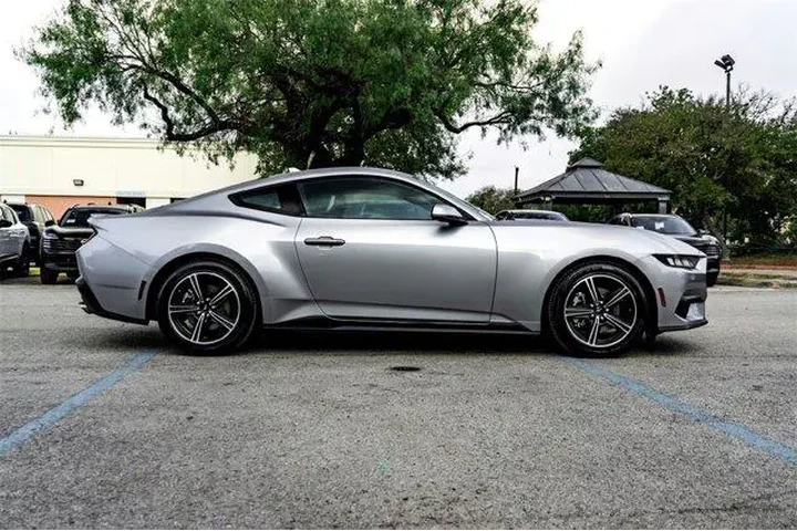 $26766 : Ford Mustang 2024 EcoBoost 2 image 4