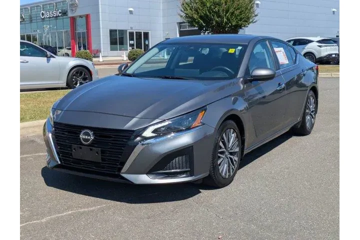 $21293 : Nissan Altima 2023 2.5 SV 4d image 2