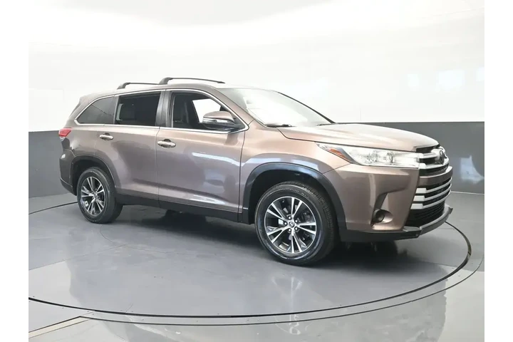 $17891 : Toyota Highlander 2019 LE 4d image 8