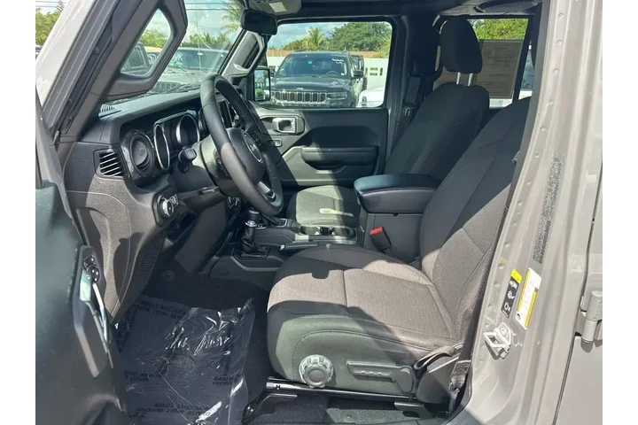 $32995 : Jeep Wrangler Unlimited 2022 image 9