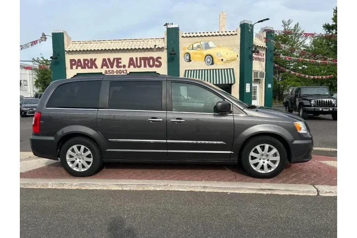 $8995 : 2015 Town and Country Touring image 3