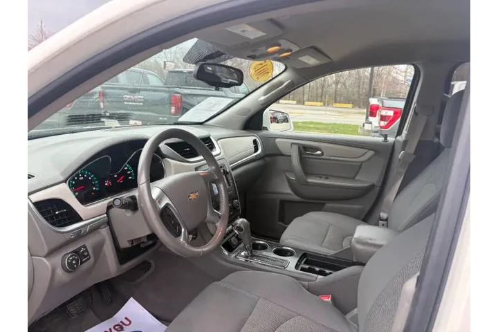 $9950 : 2015 Traverse LT image 9